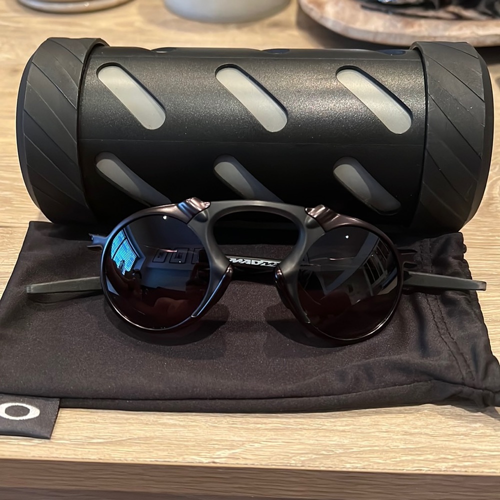Rare Oakley MadMan - like new, no scratches